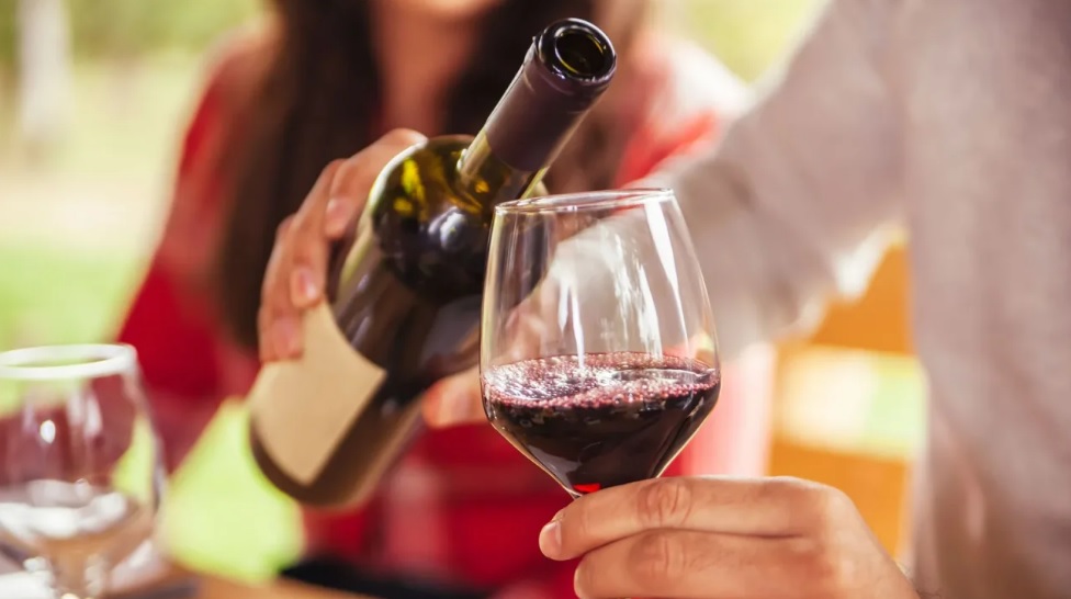 el vino tinto reduce el estrés y la ansiedad